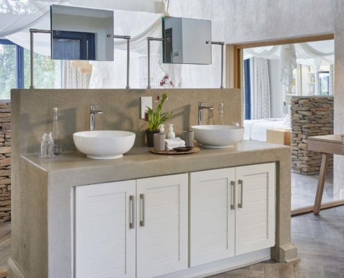 lion_sands_river_lodge_superior_luxury_bathroom_1 Bathroom Sink