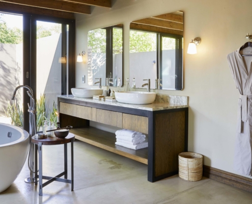 lion_sands_tinga_lodge_hinkwenu_residence_bathroom-1 Lion Sands Tinga Lodge