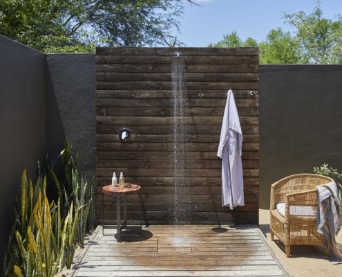 lion_sands_tinga_lodge_hinkwenu_residence_outdoor_shower Lion Sands Tinga Lodge