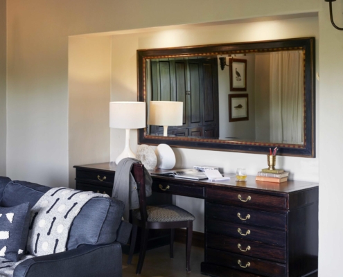 lion_sands_tinga_lodge_suite_desk1 Lion Sands Tinga Lodge