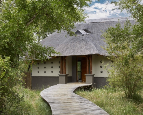 lion_sands_tinga_lodge_suite_exterior_entrance1 Lion Sands Tinga Lodge
