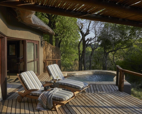 lion_sands_tinga_lodge_suite_outside_deck_loungers1 Lion Sands Tinga Lodge