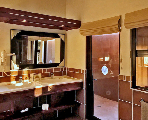 bathroomoutsideshowermakubela Idube Game Lodge