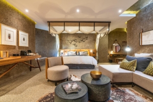 earth_lodge_lux_suite_bedroom_resize1 Sabi Sand Lodges - Umkumbe Safari Lodge