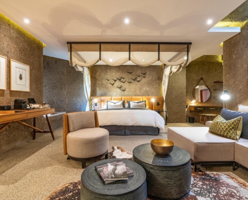 earth_lodge_lux_suite_bedroom_resize1 Sabi Sand Earth Lodge