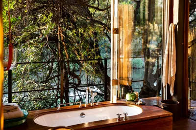 Singita-Sweni-Lodge-Suite-Bathroom