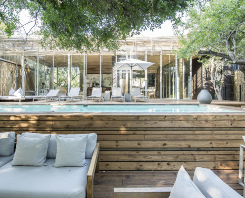 singita_lebombo_villa_front_view_of_villa_and_pool
